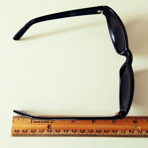 Black Cateye Sunglasses Sporty 90s Retro  - Deadstock - Picture 6 of 10
